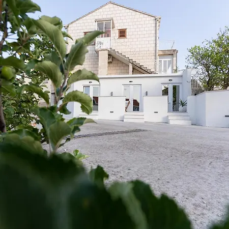 Casa De Hijos * Cavtat